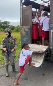 Patroli Humanis Ops Damai Cartenz-2025 di Kenyam: Semangat Kartini dalam Pengamanan dan Kepedulian Sosial