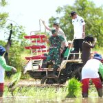 Danrem 052/Wijayakrama Ikuti Tanam Padi Serentak 14 Provinsi Secara Virtual Bersama Presiden Republik Indonesia