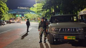 Jaga Kondusifitas Kampung, Koramil 03/Pasar Rebo, Ciracas Giat Rutin Patroli Malam