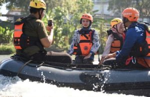 Lakukan Pengecekan Hadapi Pladu, Mbak Wali dan BPBD Susuri Sungai Brantas