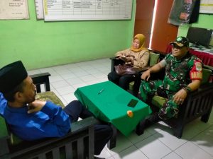 Babinsa Klender Ajak Siswa SMP Budaya Ciptakan Sekolah Aman dan Kondusif