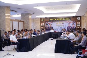 Kapolda Metro Jaya Pimpin Rapat Koordinasi Pengamanan Mayday Fiesta 2025, Imbau Masyarakat Jaga Kondusivitas