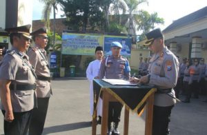 Berlangsung Khidmad, Upacara Sertijab Kabag Ops Sekaligus Pelepasan Purna Tugas