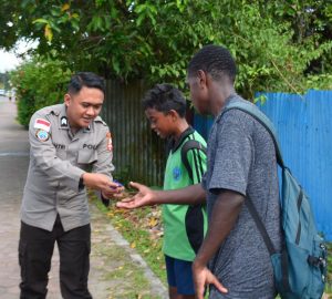 Satgas Damai Cartenz Tanamkan Nilai Positif pada Pelajar Mimika Lewat Sentuhan Humanis
