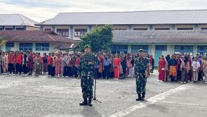Dandim 1710/Mimika Pimpin Upacara Peringatan Hardiknas di SMPN 2 Timika