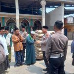 Polres Metro Bekasi Peduli Tempat Ibadah, Salurkan Bantuan Untuk Masjid Jami’ Darus Sa’adah Kedungwaringin