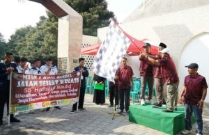 Wakil Walikota Gus Qowwim Berangkatkan Jalan Sehat Kreasi Haflatul Milad Ke-55 MTsN 1 Kota Kediri