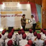 Mas Dhito Beri Kado Hardiknas Pada Siswa SMA Boarding School Menginap Di Rumdin Bupati