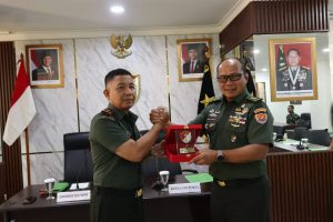 Pokja Staf Ahli Kasad Bid. Komsos Himpun Data Di Korem 052/Wijayakrama