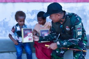 TNI Hadir Untuk Anak Negeri, Bagikan Susu Demi Gizi Sehat