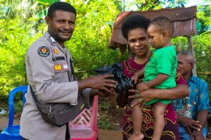 Satgas Humas Ops Damai Cartenz-2025 Gelar Kegiatan Humanis di Entrop, Jayapura