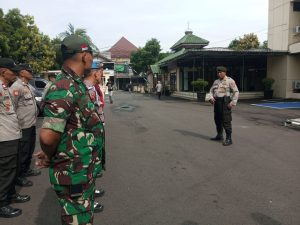 Tiga Pilar Bersama Koramil 04/Pulogadung, Kembali Tertibkan Atribut Ormas
