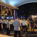 Polisi Amankan Pembongkaran Posko Ormas BPPKB Banten di Pasar Induk Kramat Jati