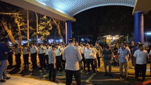 Polisi Amankan Pembongkaran Posko Ormas BPPKB Banten di Pasar Induk Kramat Jati