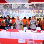 Polda Riau Konferensi Pers Pengungkapan Kasus Premanisme Hasil Operasi Pekat Lancang Kuning 2025