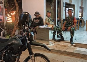 Sinergi TNI-Polri dan Linmas, Babinsa Jakamulya Gelar Patroli Malam Antisipasi Kamtibmas