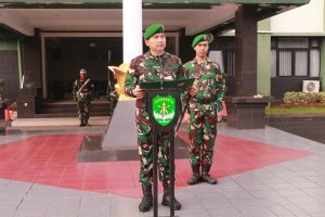 Tegas dan Penuh Semangat Kodim 0505/Jakarta Timur Gelar Upacara Bendera Bulanan : Bangun Prajurit Tangguh dan Berwawasan