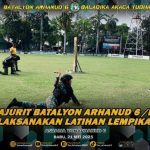 Prajurit Arhanud 6/BAY Asah Ketangkasan Lewat Latihan Lempar Pisau dan Kapak