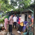 Tindak Lanjut Laporan Warga, Babinsa Kelurahan Jatimelati dan Bhabinkamtibmas Cek Sampah Liar di Kelurahan Jatimelati