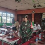 Babinsa Bintara Dampingi dan Bantu Pendistribusian Makan Bergizi Gratis di SDN Bintara III