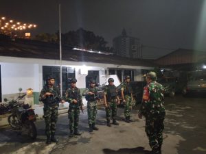 Antisipasi Tawuran Warga, Koramil 02/Matraman Giat Rutin Patroli Malam
