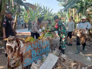 Bergerak “Perangi Sampah”: Koramil 03/Teluk Pucung Gelar Karya Bhakti Bersama Tiga Pilar di Bojong Menteng