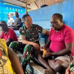 Dansatgas TMMD 124 Kodim 1710/Mimika Berikan Bantuan di Acara Adat 7 Hari Salah Satu Warga yang Sedang Berduka