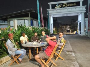 Babinsa dan Bhabinkamtibmas Monitoring Siskamling RW 05 Bojong Rawalumbu, Wujudkan Lingkungan Aman dan Kondusif