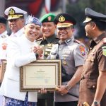 Wali Kota Surabaya Beri Penghargaan Khusus kepada Kapolrestabes atas Dedikasi Jaga Kamtibmas
