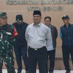 Dukung Pemberlakuan Jam Malam bagi Pelajar, Danramil 05/Bantargebang Bersama Tiga Pilar Gelar Apel dan Patroli Malam