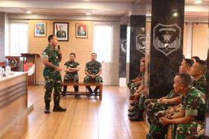 Kumdam Jaya Berikan Penyuluhan Hukum Kepada Personel Makorem 052/Wkr