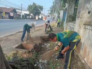 Koramil 05/Bantargebang Bersama Tiga Pilar Gelar Aksi Bersih Lingkungan Peringati Hari Lingkungan Hidup Sedunia