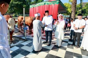 Kepedulian Sosial Polda Jatim Meningkat: 400 Sapi dan 1.042 Kambing Disalurkan untuk Iduladha 1446 H