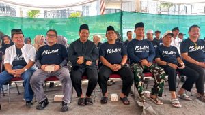 Pererat Silaturahmi, Danramil 01/Kranji Hadiri Penyembelihan Hewan Kurban di Masjid Baiturrahman Grand Galaxy City