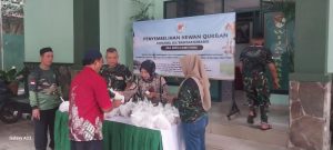 Berbagi Kebahagiaan Iduladha, Koramil 05/Bantargebang Salurkan 130 Kantong Daging Kurban kepada Warga Sekitar
