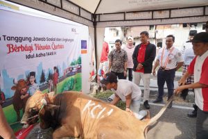 Peduli Umat dan Keselamatan Jalur Rel, KAI Commuter Salurkan Hewan Kurban di 18 Titik Operasional