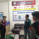 Waspada Rob ! Sat Samapta Tanjung Perak Bersinergi dengan BMKG Antisipasi Pasang Air Laut Maksimum