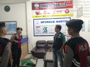 Waspada Rob ! Sat Samapta Tanjung Perak Bersinergi dengan BMKG Antisipasi Pasang Air Laut Maksimum