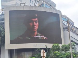 Kodim 0501/JP Serentak Menayangkan Trailers Film Perang Believe : Takdir, Mimpi, Keberanian” Sepanjang Jalan Protokol