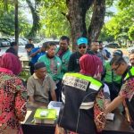 Ngopi Bareng Polisi, Ojol Surabaya Mendapat Pemeriksaan Kesehatan Gratis dari RS Bhayangkara