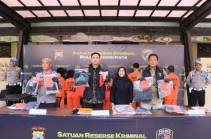 Viral di Medsos ! Polisi Berhasil Membekuk Empat Wanita Komplotan Pencuri di Swalayan Kediri