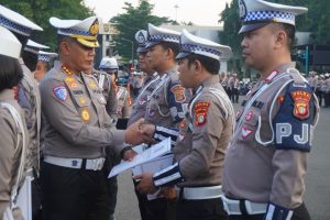 PS Kasat Lantas Metro Jaktim Mengikuti Apel Fungsi dan Pemberian Penghargaan bagi Personel Ditlantas PMJ Berprestasi
