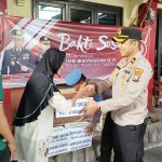 Kepedulian Tanpa Sekat, Polsek Asemrowo Bagikan Sembako di Hari Bhayangkara ke-79