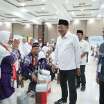Kembali ke Tanah Air, Kloter 19 Jemaah Haji Asal Jombang Disambut Langsung oleh Plh Dirjen PHU