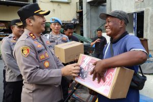 Bakti Sosial Hari Bhayangkara ke-79: Polres Tanjung Perak Salurkan Sembako untuk Bentor dan TKBM