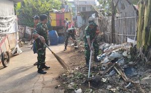 Babinsa Koramil 01/Bekasi Pimpin “Perang Terhadap Sampah” Bersama Warga di Jakasampurna