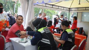 Polrestabes Surabaya Tunjukkan Wajah Humanis Polri Lewat CFD dan Layanan Gratis di Taman Bungkul