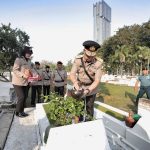 Ziarah Hari Bhayangkara ke-79, Polda Jatim Tabur Bunga di TMP 10 November Surabaya