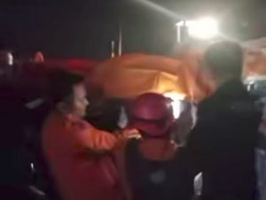 Perempuan Lansia Tewas Tertabrak Kereta Api di Surabaya, Identitas Masih Misterius