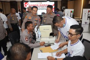 Sambut Hari Bhayangkara ke-79, Polres Tanjung Perak Tebar Manfaat Lewat Donor Darah & Pemeriksaan Mata Gratis